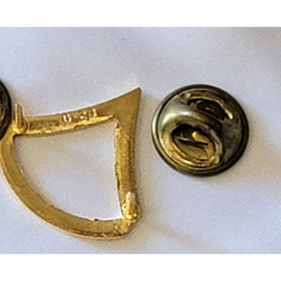 US Army Private First Class, E3 Rank Lapel Pin, Gold Tone, Set of 2 - Picture 2 of 3